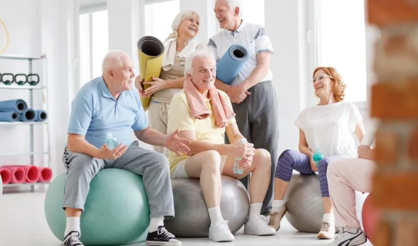 Dlaczego aktywność fizyczna jest kluczowa w starszym wieku? Korzyści z ćwiczeń dla seniorów