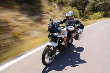 Czy trasy motocyklowe w województwie mazowieckim zapewnią emocje zarówno początkującym, jak i doświadczonym motocyklistom?