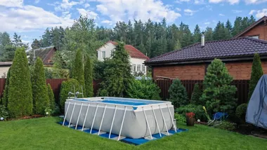 Jak wybrać baseny ogrodowe do rodzinnego relaksu, ochłody i zabawy?
