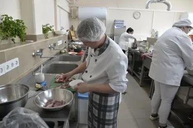 Jak dobrać sprzęt do małej gastronomii?