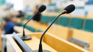 Mieszkaniec Józefowa doktorem honoris causa. Wyróżnił go uniwersytet