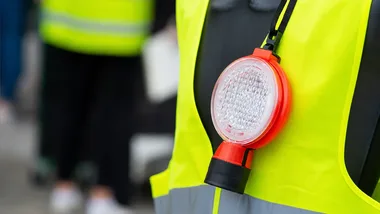 Uczniowie pokażą, jak odblaski zwiększają widoczność po zmroku