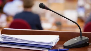 Sprzedaż miejskiej nieruchomości i regulamin zieleńca na komisji