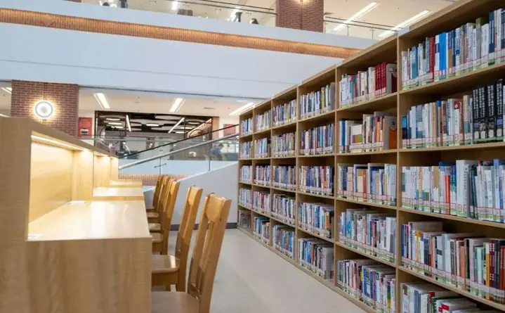 Co warto zabrać pod choinkę - polecane pomysły i usługi od Biblioteki Otwock