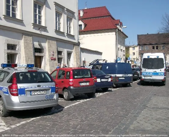 Pościg w Otwocku: Policja zatrzymała 44-latka po próbie staranowania radiowozu