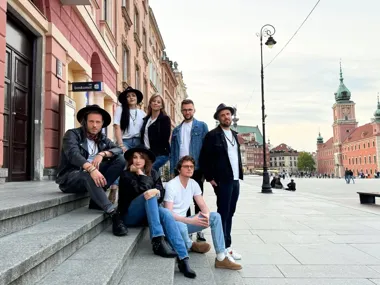 Grafika promocyjna wydarzenia Koncert NO FRAMES BAND w Otwocku – energetyczny wieczór na Scenie Centrum