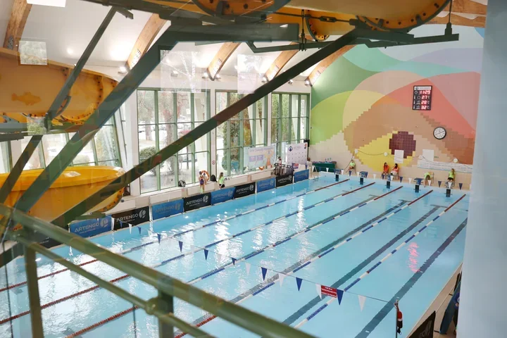 Młodzi pływacy przejmują basen w Józefowie, a na kibiców czeka krótka przerwa