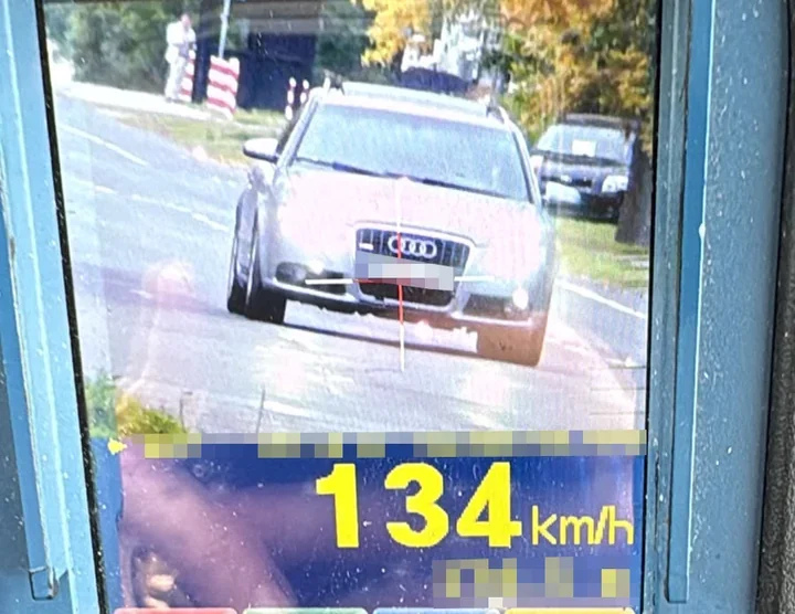 134 km/h przy szkole w Ostrowie. 48-latek stracił prawo jazdy