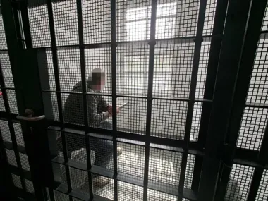 Siedem zarzutów po serii kradzieży w Otwocku. Zatrzymano recydywistę