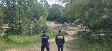 Nad Świdrem pojawili się dzielnicowi i strażacy. Sprawdzają więcej niż kąpieliska
