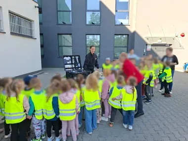 Policyjny pies i odciski palców. Nietypowa lekcja dla dzieci w Otwocku