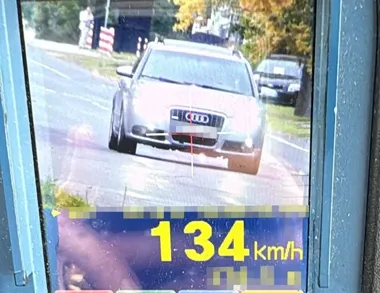 134 km/h przy szkole w Ostrowie. 48-latek stracił prawo jazdy