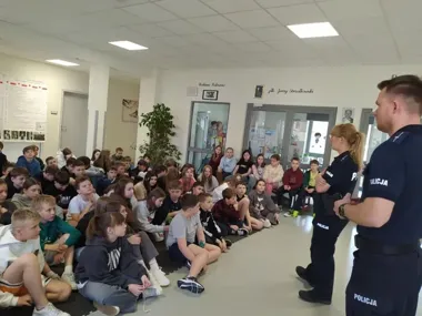 Policjanci z Otwocka uczyli uczniów, jak hejt zamienia się w przestępstwo