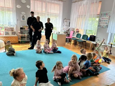 W Karczewie policjanci weszli do przedszkola z lekcją, która chroni dzieci