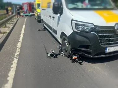 Renault uderzyło w rower w Otwocku - 55-latek trafił do szpitala
