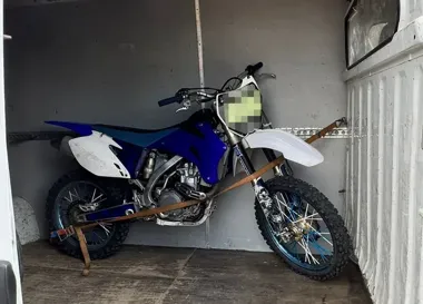 Na oczach otwockiej drogówki stanął na jednym kole. Potem wyszły braki