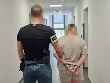 Psy przywiązane do słupa w lesie pod Otwockiem - właściciele mieli po 19 lat