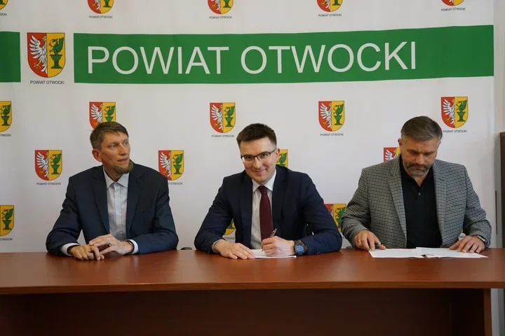 Nowe chodniki pod Kołbielą i Celestynowem. Ruszają kolejne umowy