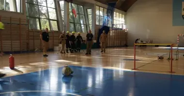 Młodzi strażacy z Glinianki najlepsi w halowej rywalizacji powiatu otwockiego