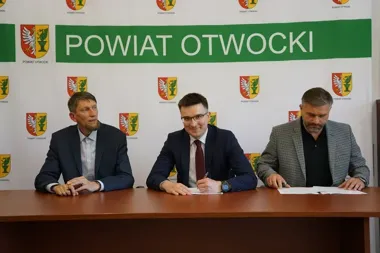Nowe chodniki pod Kołbielą i Celestynowem. Ruszają kolejne umowy