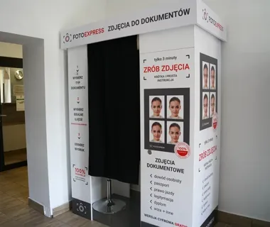 Opłatomat i fotobudki w Starostwie Powiatowym w Otwocku. Sprawy załatwisz szybciej