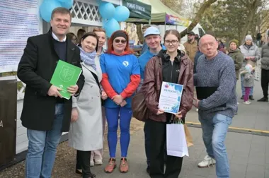 Niebieskie baloniki nad Otwockiem niosły ważny gest dla autyzmu